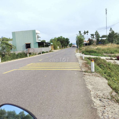 Sập hầm chỉ 1 lô nha cả nhà .Mặt tiền đường nhựa 9m quy hoạch 32m