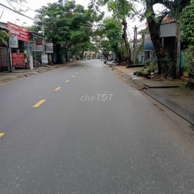 Tách sổ bán nhanh lô đất 121m2 đường 7m5 xây nhà cho con trai lấy vợ