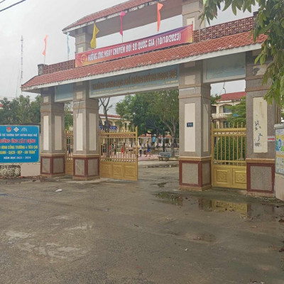 Đất nền ngay trung tâm  thị trấn gần đà nẵng dt 150m2 mặt tiền 8m