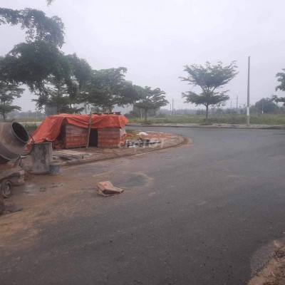 Khu số 4 sát fpt, hướng đông nam,gần sông cổ cò.