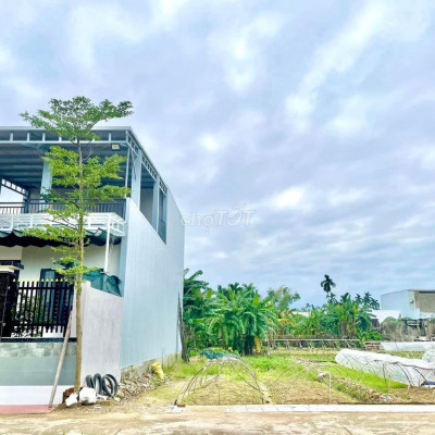 Gia đình cần tiền bán nhanh lô đất gần chợ ngay TT sầm uất đườg QH 7m5