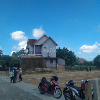 4 lô sẵn sổ đỏ. Đang mở đường 4m lên10,5m. giá 745tr.Cách Đà nẵng 18km