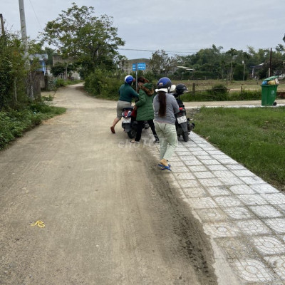 Đất có sổ hồng thổ cư, gía 700 triệu. Đường7m. Cách Helio Đà Nẵng 22km