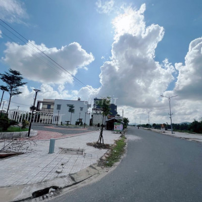 *** 1 LÔ ĐẤT VEN THÀNH PHỐ_205M2_ĐƯỜNG QH9M5_SẴN SỔ_CẠNH CHỢ_6XX