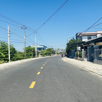 Bán gấp đất mặt tiền đường 10.5m cách chợ chỉ 100m