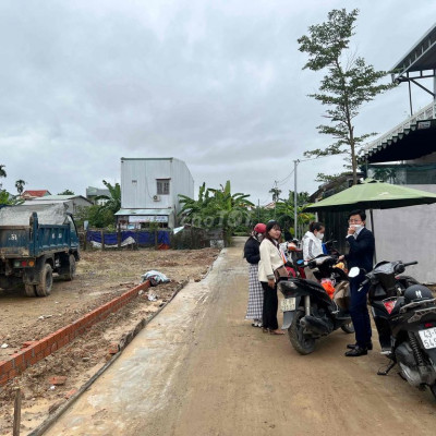 Đất có sổ, trung tâm thị trấn giá rẻ hỗ trợ vay trả trước 400tr