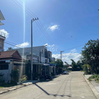 mua 1tỉ6 cần tiền bán 1tỷ2 trung tâm thị trấn thích hợp xây trọ