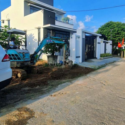 2 lô liền kề ngang đất 11m ngay khu du lịch Đầm Sen nổi tiếng,sổ sẵn