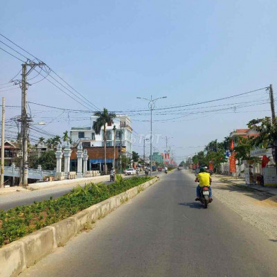 2 lô 210m2 full đất ở ngang 14m gần chợ chỉ với 700 triệu sẵn 2 sổ