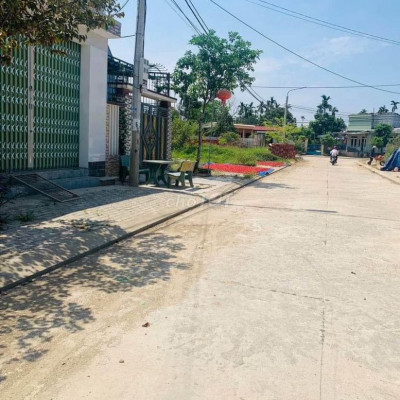 Cần nhượng lại lô đất đường QH 9m5,ngay TTHC Huyện chỉ 700 triệu.