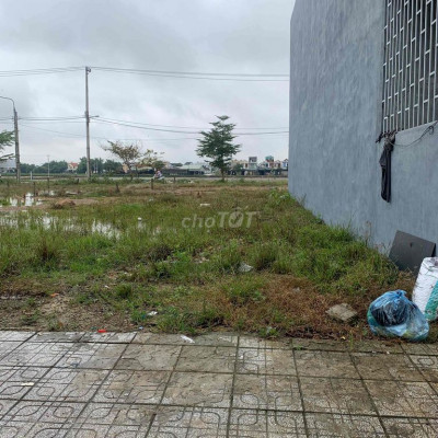 đất MT đường 7m5, lề 3m khu phố chợ bà rén . DT 106m2 hướng đông nam .