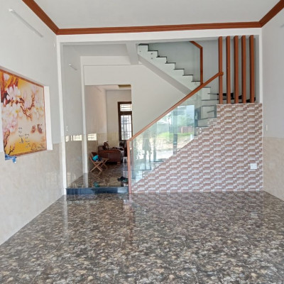 Cho thuê nhà 3 tầng 3 mê mặt tiền đường 7,5m khu phố chợ điện Ngọc