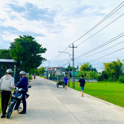 Sổ sẵn - Xây nhà ngay - Lô góc BT view đồng gần chợ giáp TT Ái Nghĩa