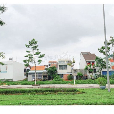 Đất Sổ đỏ vị trí siêu hiếm đường lớn 42m Hùng vương Tam kỳ.Có TL