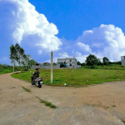 Lô Góc Đối diện Hồ Sen Điện Tiến.138m2 giá hổ trợ vay 350tr