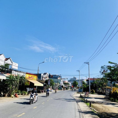 Thiếu tiền xây nhà bán gấp sụp hầm đất khu trung tâm thị trấn Ái Nghĩa