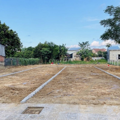 Tôi bán lô biệt thự ngay trung tâm thị trấn 210m2 giá 720tr, ngay chợ