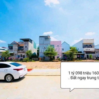 Sụp hầm chủ cắt lỗ 7tr/m2 ngang 8m ngay trung tâm thị trấn sầm uất