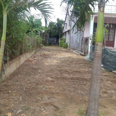 Chủ cần tiền bán lô đất cách chợ la thọ 2 180m