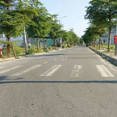 CHO THUÊ ĐẤT DÀI HẠN 2 MẶT TIỀN CÓ CÔNG VIÊN SAU, THÔNG THOÁNG.