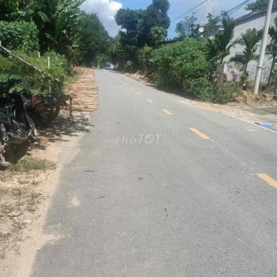 Cần bán lô đất mặt tiền quốc Lộ qh 27m, ngang 6 dài 30, có 60m đất ở,