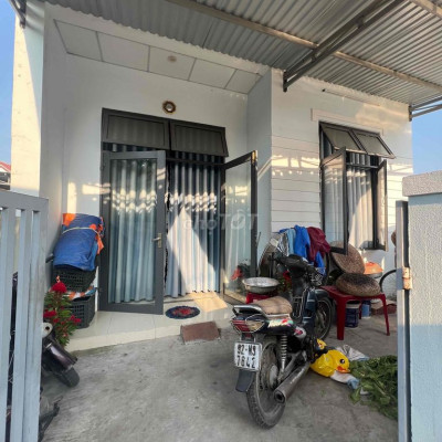 NHÀ CẤP 4 MỚI XÂY 2 PHÒNG GẦN CHỢ BÀ LÊ