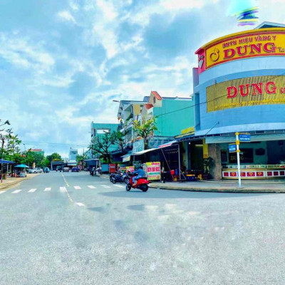 Biệt thự VIP tiền 11m ngay trung tâm phố chợ sầm uất bậc nhất Thị trấn