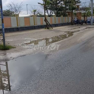 Bán lỗ Đất full thổ cư, 2 mặt tiền, đầy đủ tiện nghi đi bộ ăn sáng