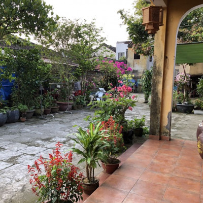 Cho thuê sân vườn 350m2 (hoặc thêm nhà ~600m2) kiệt lớn đường Trần Phú