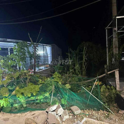 cần bán lô đất đẹp mặt tiền tt hà lam