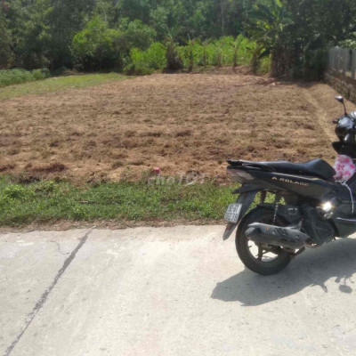 sụp hầm cần bán lô đất mặt tiền đường đt 611 đường rộng 10m5