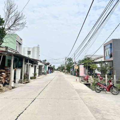 Diện tích 166.9m2 (đất ở hoàn toàn) ngay trung tâm thị trấn