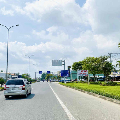 Bán gấp lô mặt tiền 9m5 view sông cực đẹp ngay khu phố chợ sát QL1A