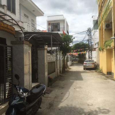 Nhà phố cấp III sử dụng 225m2 gần chợ đêm Hội An