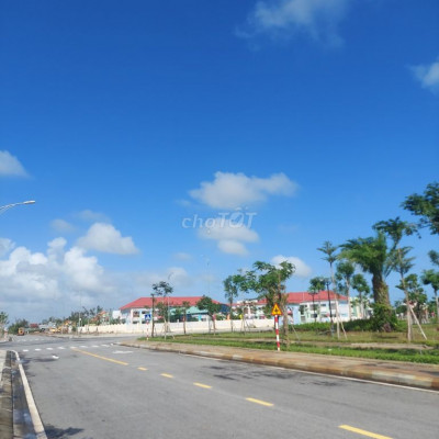 820tr(30%) Đất trung tâm TP - Đối diện công viên 15.500m2