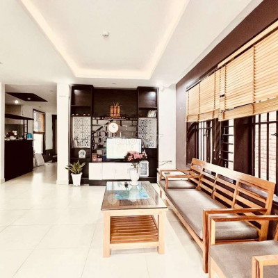 Homestay biển đối diện biển Cửa Đại 6 phòng ngủ đầy đủ nội thất.