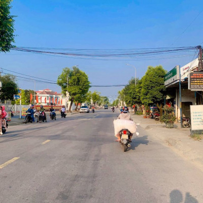 1 lô *** cách đường Hùng Vương 500m,giá 660tr