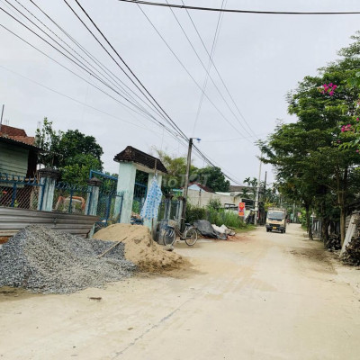 Lô ĐiệnTiến trục betong oto thông thoáng sát đường nhựa.Giá cực đầu tư