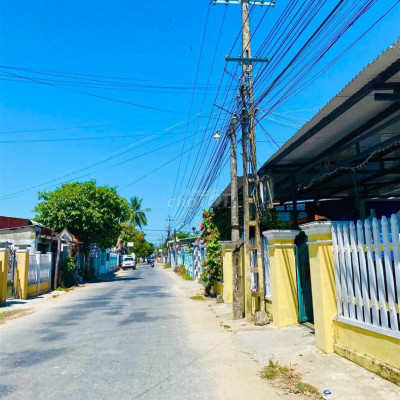 Bán lỗ lô góc 174m2 gần chợ Lệ Trạch, Hòa Tiến mặt tiền đường nhựa