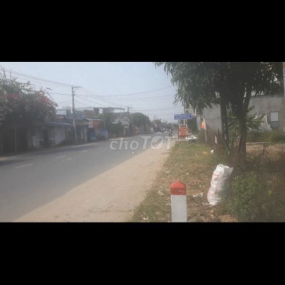 Hot hot cần tiền bán lô đất 2mặt tiền đường chính, mua để đầu tư