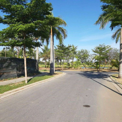 Kẹt tiền bán lô đất kề Phố Cổ,sổ vĩnh viễn,đối diện công viên,126m2