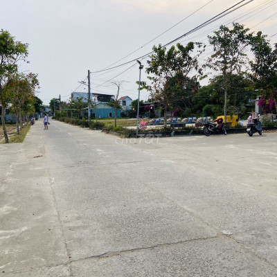 Đất diện tích lớn 2 mặt tiền - view lúa - cạnh công viên - sẵn sổ hồng