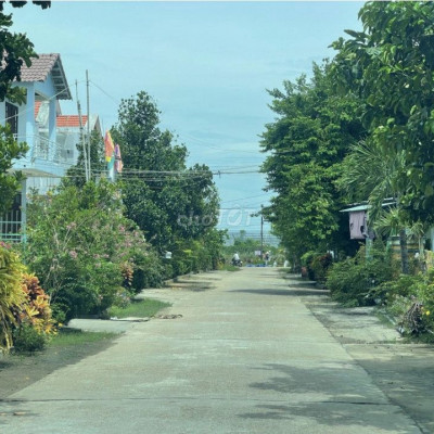 Vị trí chiến lược View 2 mặt tiền_sát chợ_cách QL1A 100m giá 4tr/m2