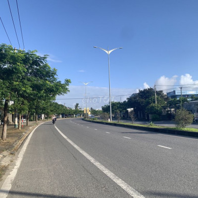 Cần sang Nhà xưởng dt 200m2; để làm kho hoặc xưởng may công nghiệp...