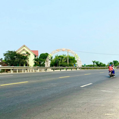 Bán 300m2 ngang 12m đất ở 2 mặt tiền Sát Quốc Lộ 1A-Cách Hội An 6km.