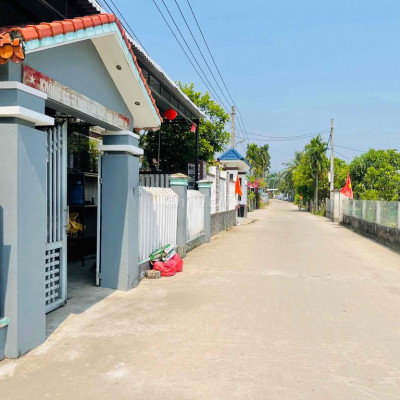 sụp hầm lô đất gần ngay cầu quảng đà, đất đường to như hình