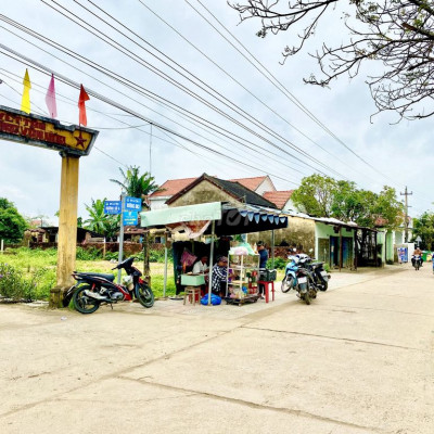 Gia đình tôi muốn bán gấp lô đất sát đường nhựa, gần chợ,