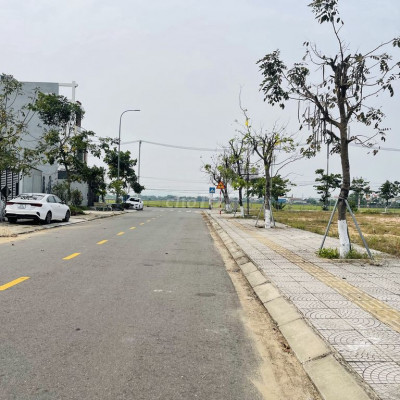 Bán ngôi nhà ngay trung tâm thị trấn Vĩnh Điện sát bệnh viện giá rẻ