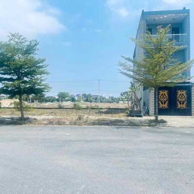 BÁN LÔ ĐẤT ĐÔ THỊ VEN BIỂN TRỤC 20m5 GIÁP KĐT ONE WORLD