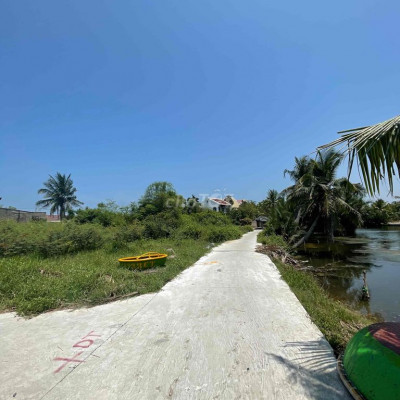 Lô góc view sông kiệt ô tô sát rừng dừa bảy mẫu